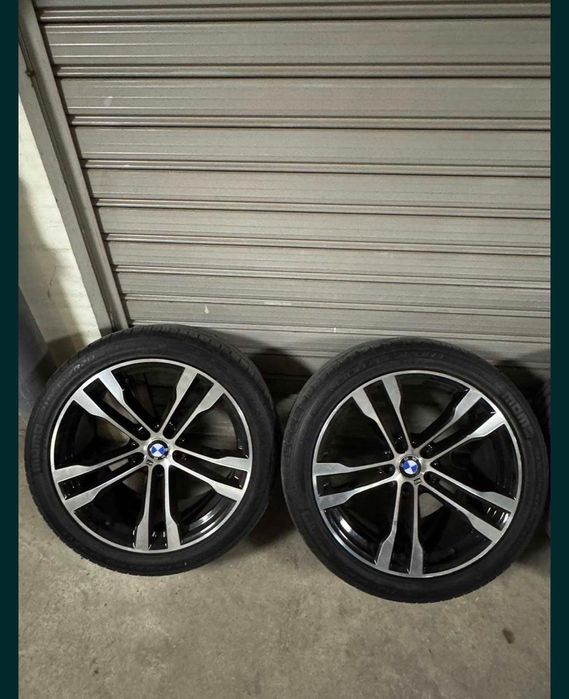 Продавам незаварени джанти и гуми от BMW X5, гуми в добро сьстояние.