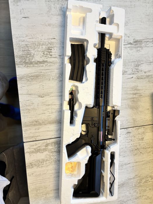 Airsoft M4A1 CYMA CM.515  + Red Dot + Mască + bile
