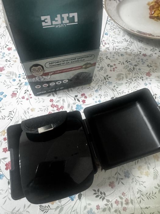 Аатоматический тонометр на запястье
