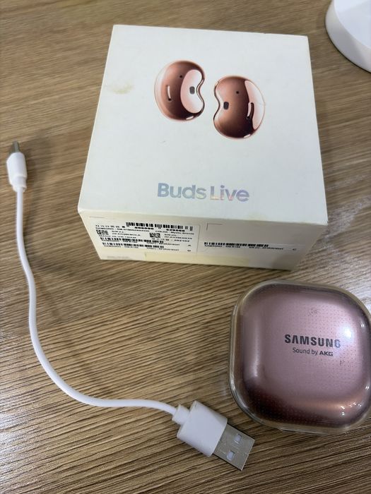 Наушники Galaxy Buds Live