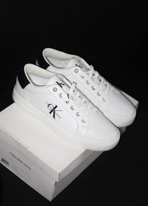 Calvin Klein sneakers trainers, Noi, Marime 43

Trimit si in tara cu deschidere colet.
