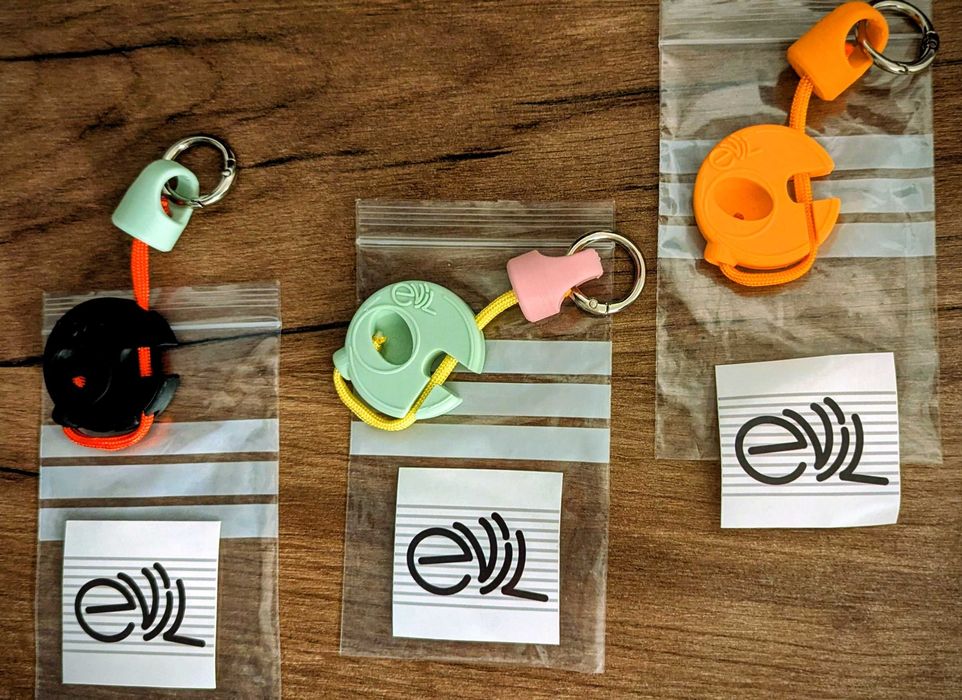 Accesorii (set cadou) pentru Kendama: ață, breloc, port-kendama (husă)