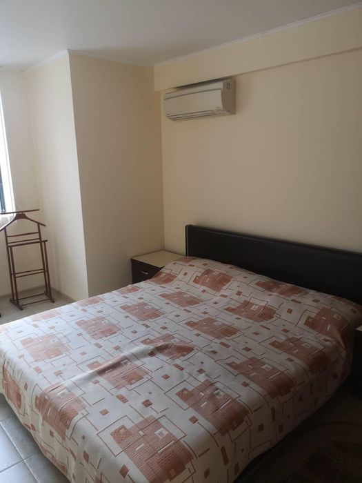 Дава се под наем Двустаен апартамент в Бургас, Център - 85 кв.м за 459 € - Снимка #2