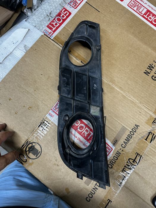 Grilă dreapta bară față audi a4.8k.cod:8K0807692.J.