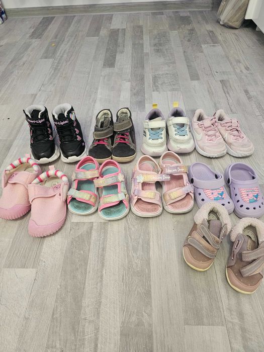 Обувки и сандали.