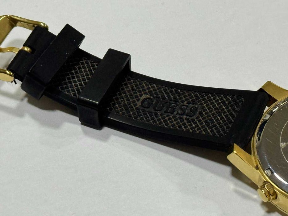 Часовник Guess GW0708G2