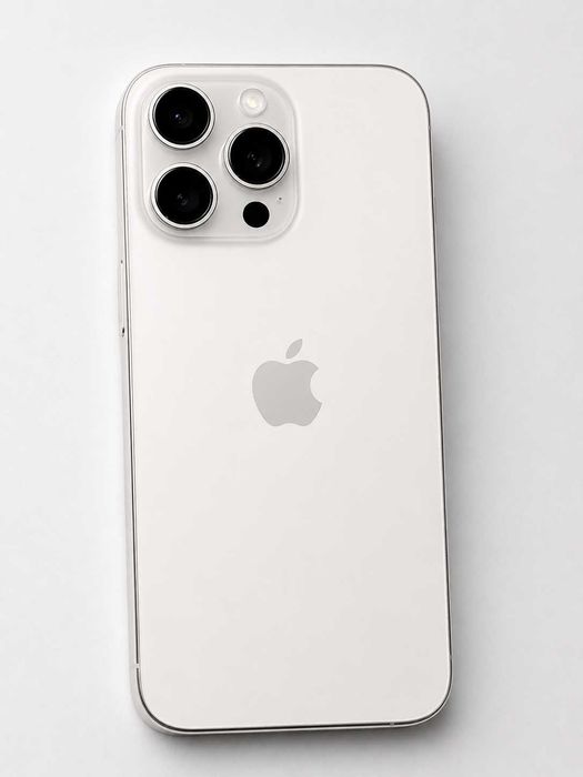 iPhone 15 Pro Max 256GB - White Titanium - гаранция към Istyle до 03.09.2026 / Като НОВ / Пълен комплект + Кейс