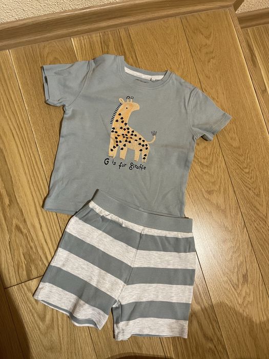 Комплекти -2-3 г от 10до 20€ бр на next и carters,хм -10€