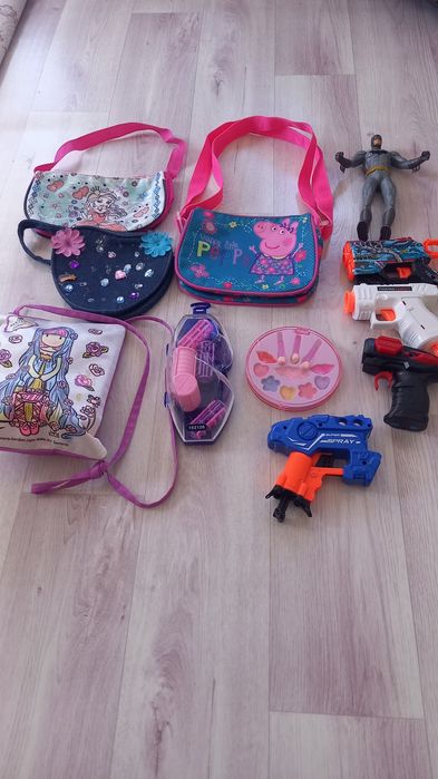 Продам  костюм,вещи,игрушки