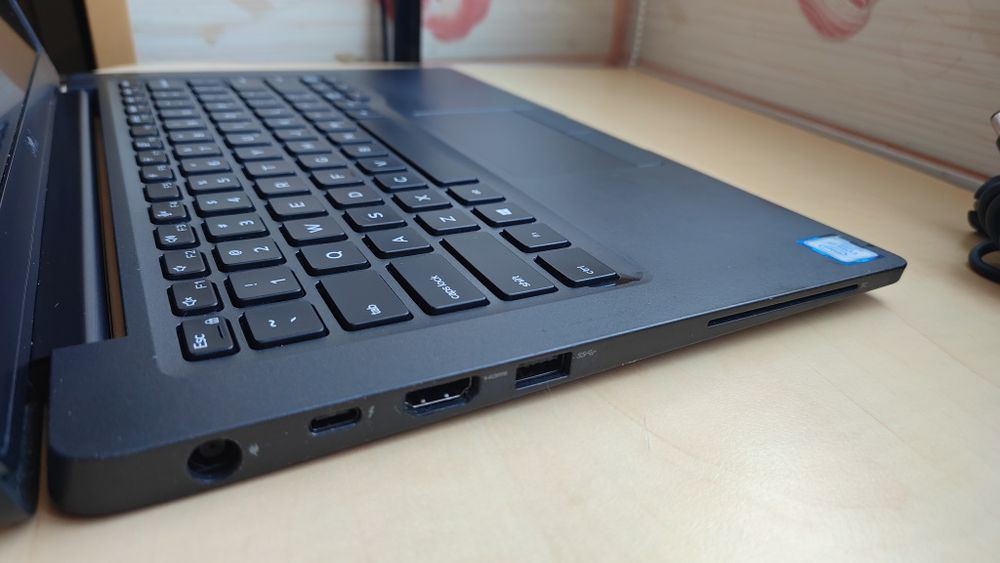 Laptop Dell 7400_i7 8665U__8GB DDR4__256GB SSD__14"FHD IPS + Office