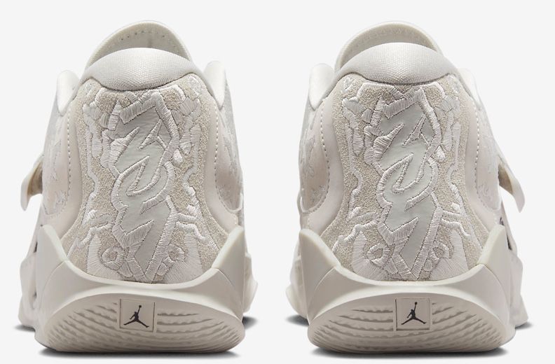 Nike Air Jordan Zion3 MUD Light Bone UK9/EUR43номер/27см.ст.