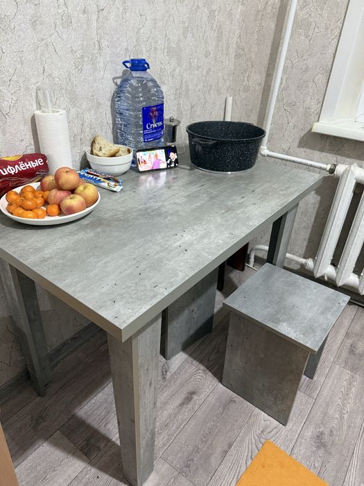 Кухонный стол со стульями