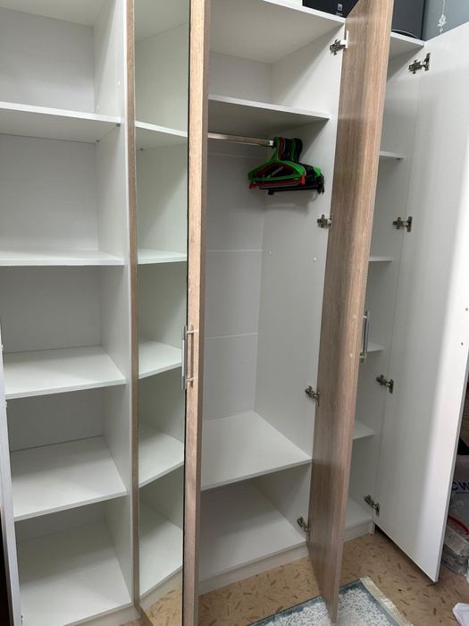 Продам распашной шкаф (шифоньер).