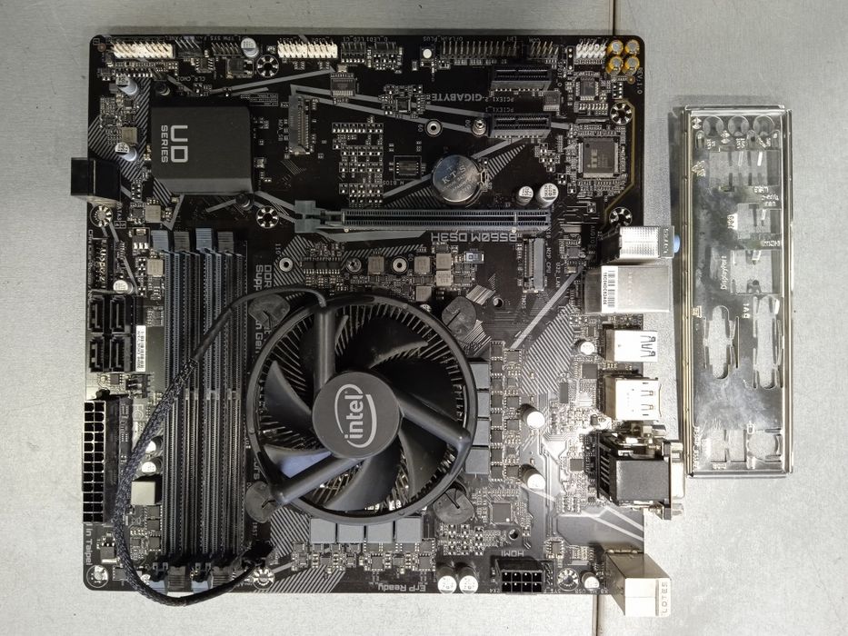 Дъно и процесор Gigabyte B560M DS3H, I5-11400 сокет 1200 гр. Плевен ...