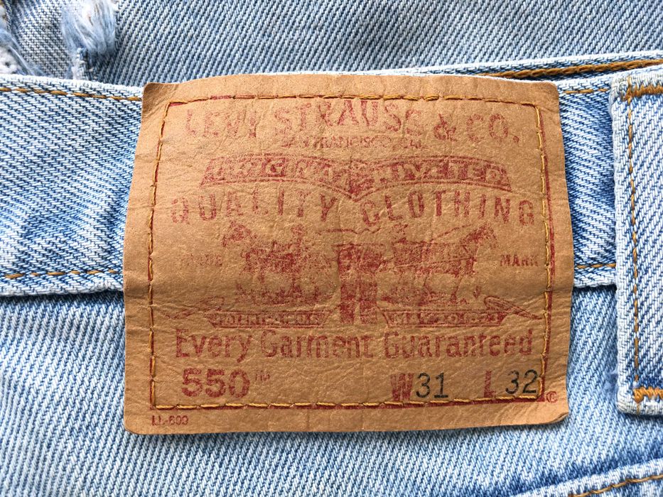 VINTAGE 2000 Colombia Made LEVI'S® 550™ Relaxed Fit Jeans — W31 L32