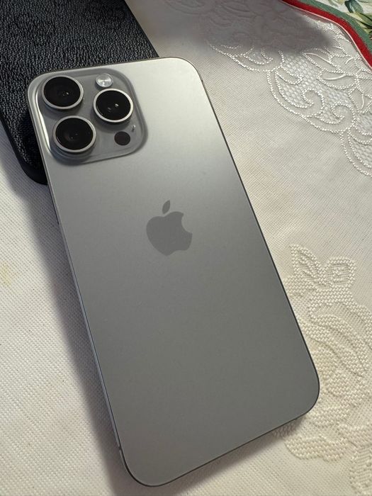 Vând Iphone 15 pro max 256 GB impecabil full box