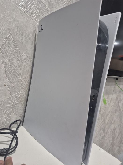 Продам плейстейшн 5 с 2мя джостиками