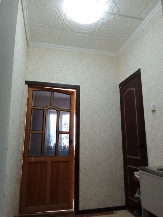 12000 у.е . г Чирчик. Бывщ . Общ. 1-эт. Туалет, ванна, мойка, внутри