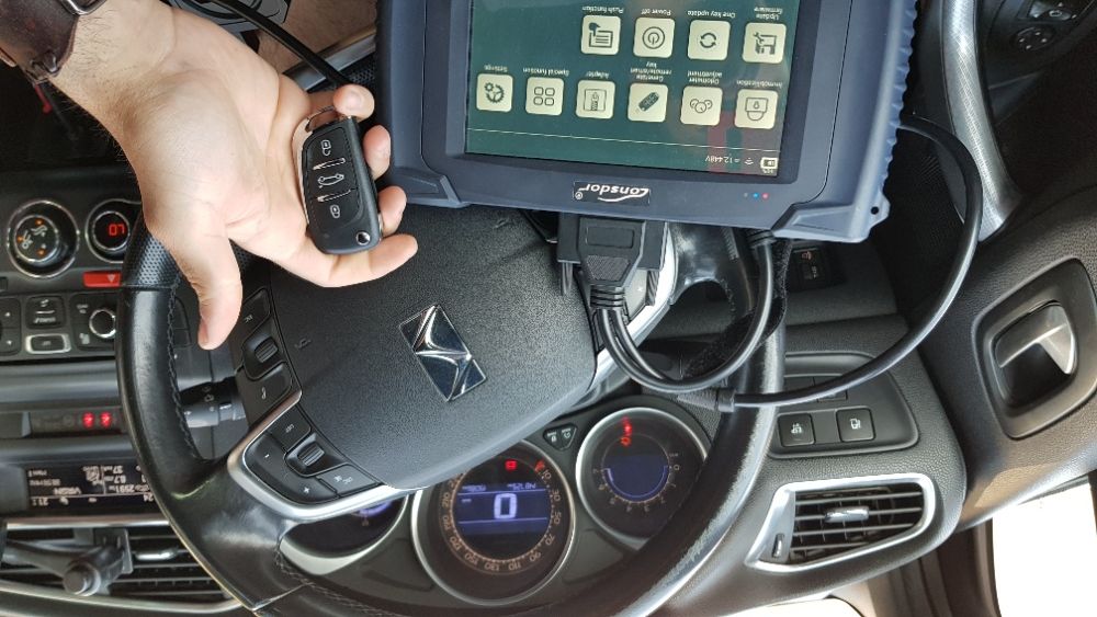 Programam chei auto , Reparatii contacte auto , Carcase chei auto