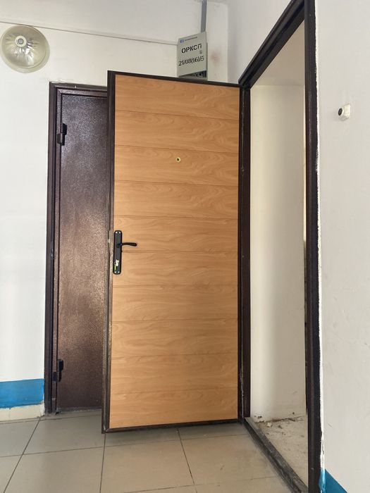 Наружная дверь продается