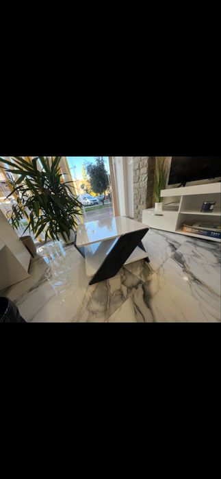 Бюра,масичка,Тв скрин,стъклена ветрина