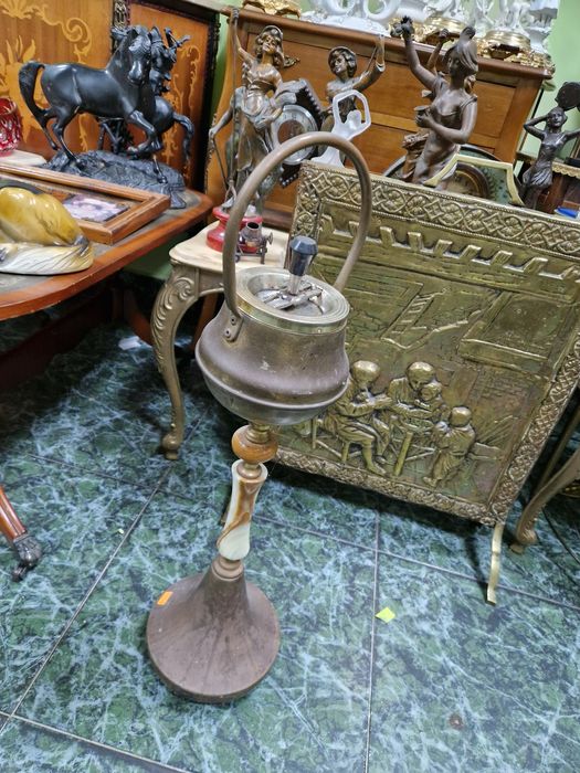 Страхотен антикварен белгийски бронзов подов пепелник