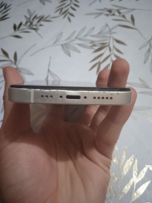 Продам Iphone 13-128