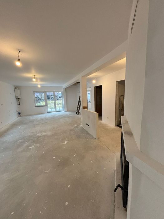 Casa de vânzare în Mocira 
Se oferă spre vânzare casă semifinisată, cu