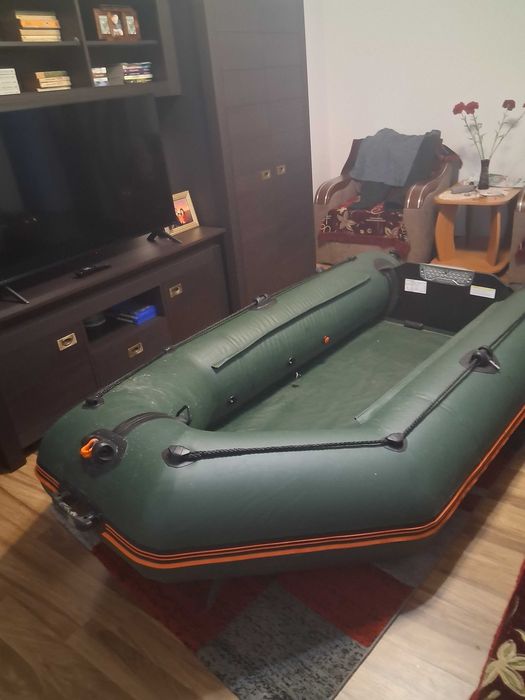 Vind barca pneumatica si motor suzuki