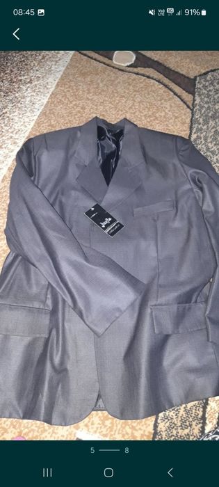 Продам новые мужские костюмы