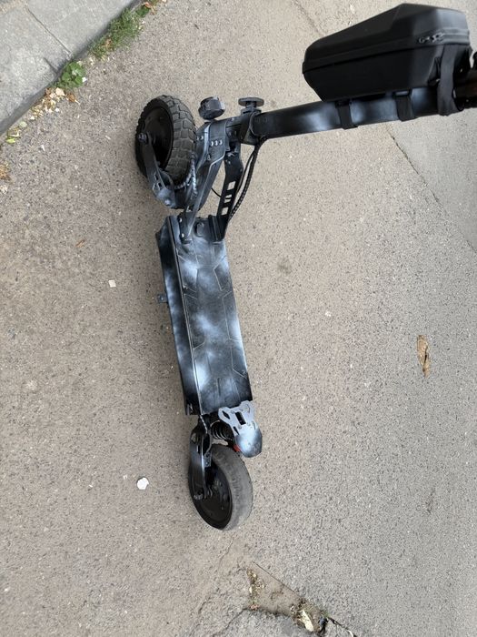 Kamikaze k1  2 motoare peste Kukirin g2 si ca baterie si ca viteza