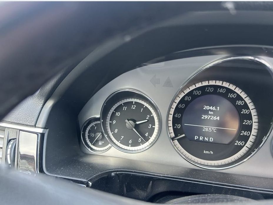 Vând Mercedes E Class