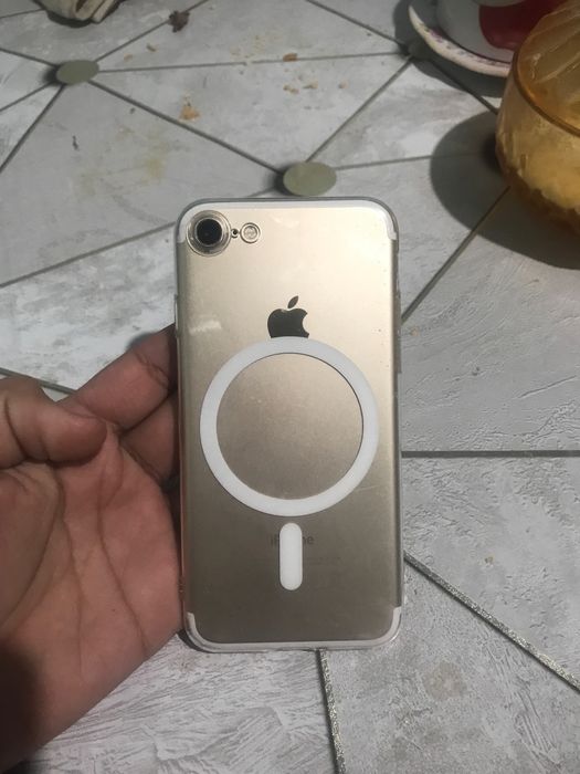 Iphone 7  gold 128gb