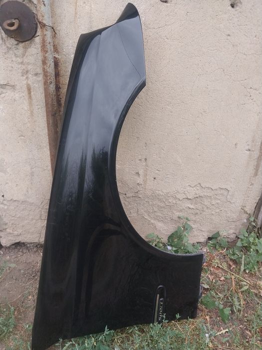 Продам правое крыло от  мерседес е211 с дефектом передней части крыла