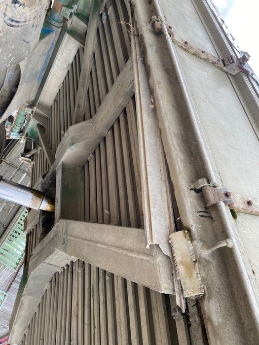 Remorca basculabila pe 3 parti 15 tone, 4.50 m x 2.20 m