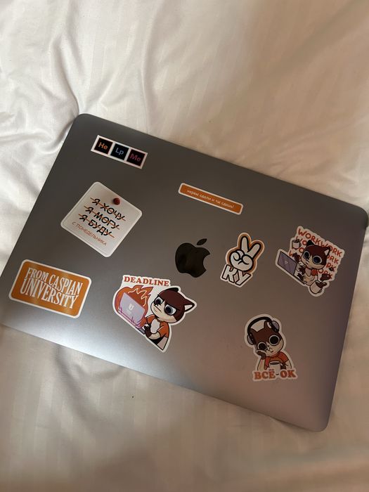 Продаю Mackbook M1 8/256GB