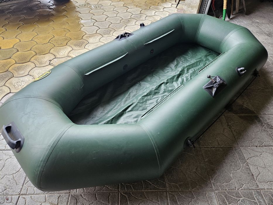 Лодка Инзер 250 гребная
