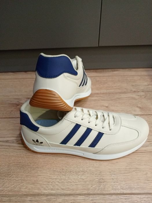 Кроссовки Adidas 43-44