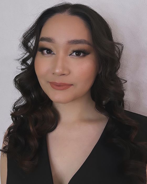 Макияж,прическа выезд есть