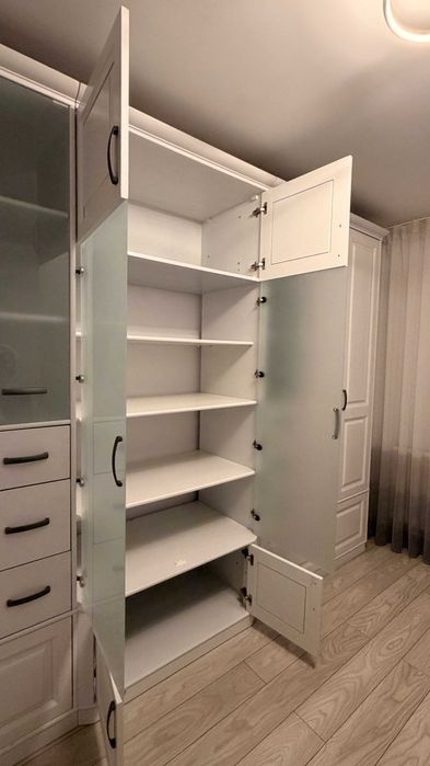 Mobila lemn masiv alb vopsit