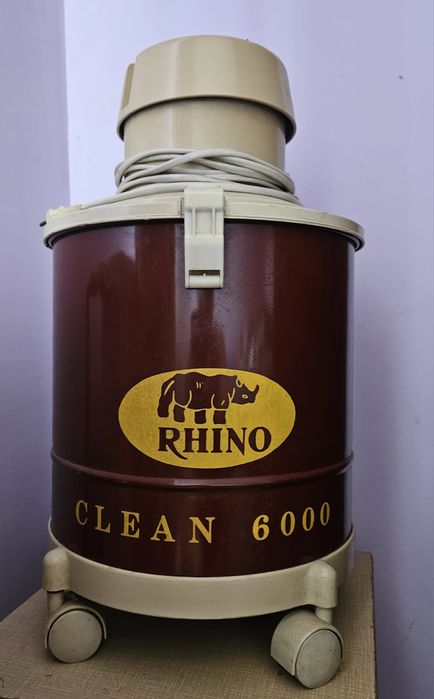 Vând aspirator RHINO CLEAN 6000