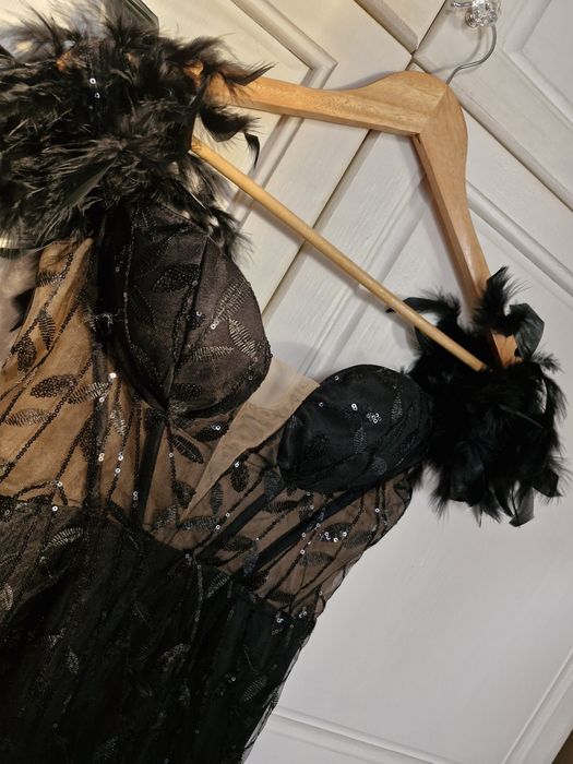 нова дамска абитуриентска рокля с пера бална официална