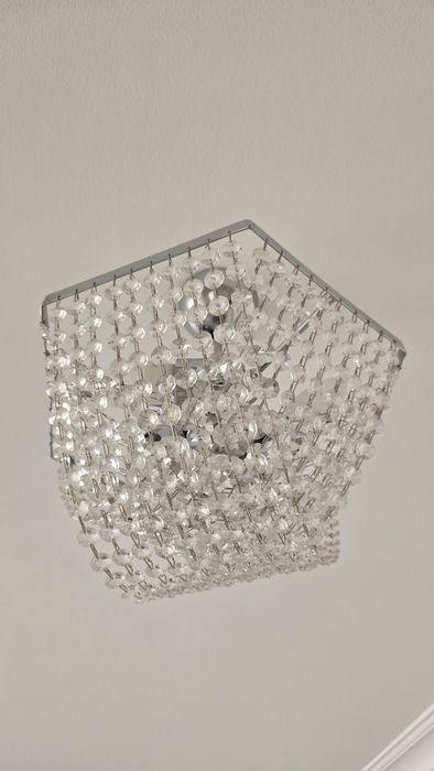 Продам люстры, бра