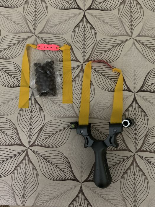 Лазарна ловна прашка с подарк 100 броя топчета цената е 20€