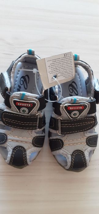 Чисто нови детски сандали