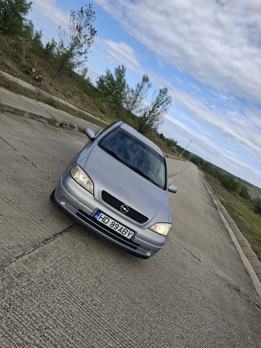 Vând motor defect
