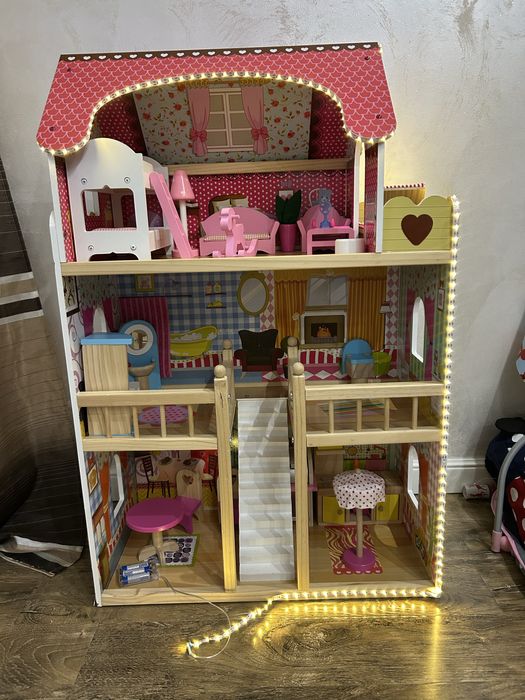 Casa de papusi cu lumini