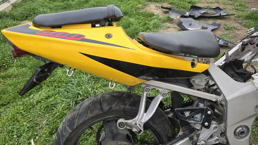 Dezmembrez suzuki gsxr 600 k2 2002