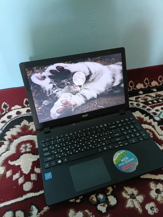 Noutbuk.  acer holati yahshi soz holatda