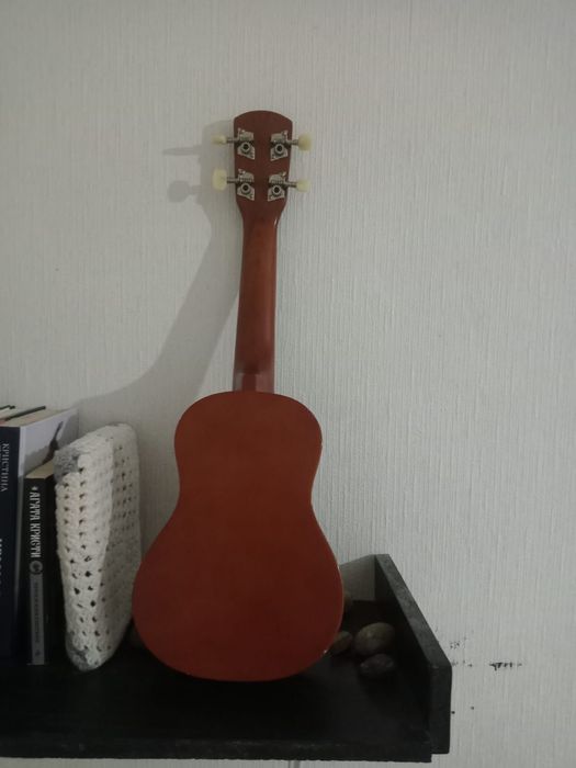 Продам укулеле..